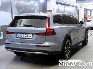 Volvo V60 B5 Ultra AWD 2025 года из Южной Кореи