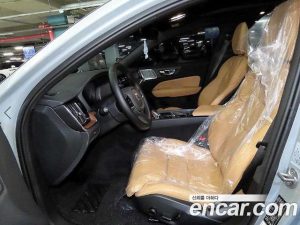 Volvo V60 B5 Ultra AWD 2025 года из Южной Кореи
