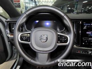 Volvo V60 B5 Ultra AWD 2025 года из Южной Кореи