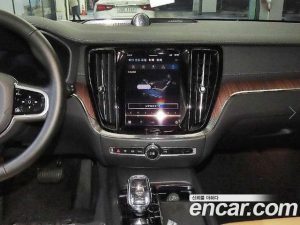 Volvo V60 B5 Ultra AWD 2025 года из Южной Кореи