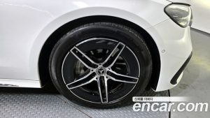 Mercedes-Benz E-Class E300 4MATIC AMG Line 2024 года из Южной Кореи