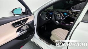 Mercedes-Benz E-Class E300 4MATIC AMG Line 2024 года из Южной Кореи