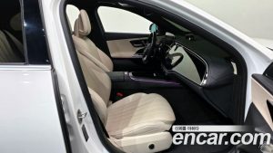 Mercedes-Benz E-Class E300 4MATIC AMG Line 2024 года из Южной Кореи
