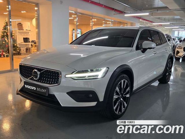 Volvo V60 B5 ULTIMATE AWD 2024 года из Кореи