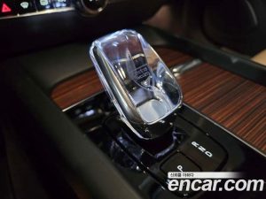 Volvo V60 B5 ULTIMATE AWD 2024 года из Южной Кореи