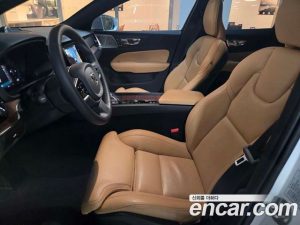 Volvo V60 B5 ULTIMATE AWD 2024 года из Южной Кореи