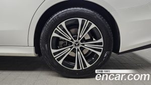 Mercedes-Benz E-Class E200 Avantgarde 2025 года из Южной Кореи