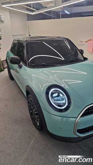 Mini Cooper 5Door Favoured 2025 года из Южной Кореи