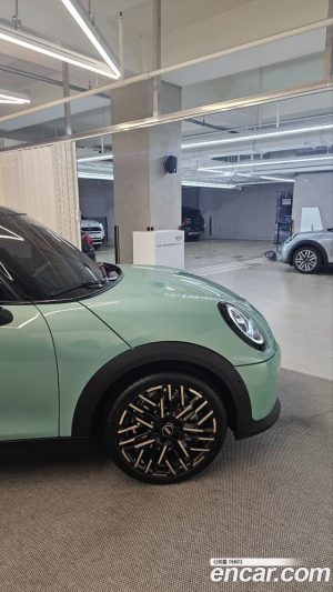 Mini Cooper 5Door Favoured 2025 года из Южной Кореи