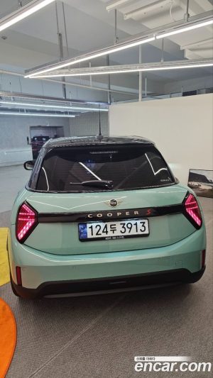 Mini Cooper 5Door Favoured 2025 года из Южной Кореи