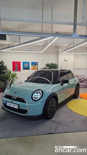 Mini Cooper 5Door Favoured 2025 года из Южной Кореи