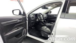 Renault-KoreaSamsung QM6 2.0 GDe LE Signature 2WD 2023 года из Южной Кореи