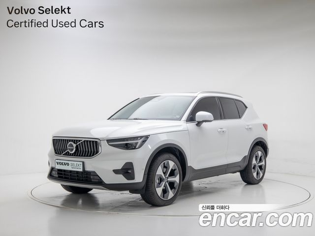 Volvo XC40 B4 Ultra Bright 2025 года из Кореи