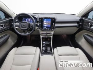 Volvo XC40 B4 Ultra Bright 2025 года из Южной Кореи