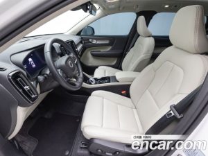 Volvo XC40 B4 Ultra Bright 2025 года из Южной Кореи