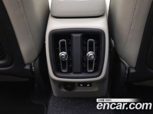 Volvo XC40 B4 Ultra Bright 2025 года из Южной Кореи