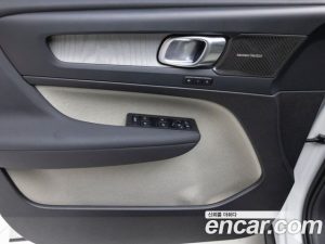 Volvo XC40 B4 Ultra Bright 2025 года из Южной Кореи
