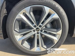 Audi Q8 50 TDI 4WD Premium 2026 года из Южной Кореи