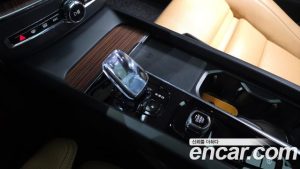 Volvo XC60 B5 Ultra Bright 2025 года из Южной Кореи