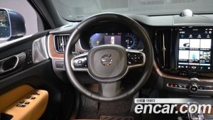 Volvo XC60 B5 Ultra Bright 2025 года из Южной Кореи