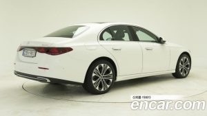 Mercedes-Benz E-Class E350e 4MATIC 2025 года из Южной Кореи
