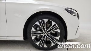Mercedes-Benz E-Class E350e 4MATIC 2025 года из Южной Кореи