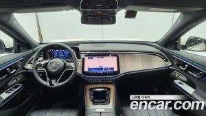 Mercedes-Benz E-Class E350e 4MATIC 2025 года из Южной Кореи