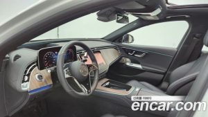 Mercedes-Benz E-Class E350e 4MATIC 2025 года из Южной Кореи