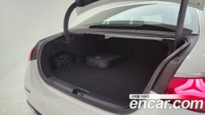 Mercedes-Benz E-Class E350e 4MATIC 2025 года из Южной Кореи