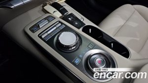 Genesis GV70 2.5T Бензин 2WD 2024 года из Южной Кореи