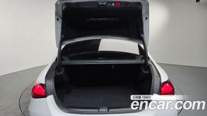 Mercedes-Benz E-Class E300 4MATIC AMG Line 2024 года из Южной Кореи