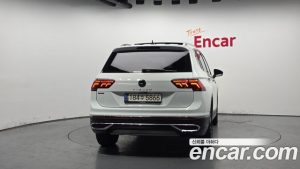 Volkswagen Tiguan 2.0 TSI Prestige 2023 года из Южной Кореи
