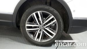 Volkswagen Tiguan 2.0 TSI Prestige 2023 года из Южной Кореи