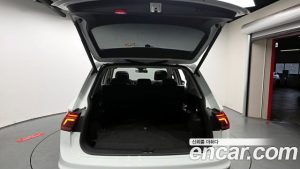 Volkswagen Tiguan 2.0 TSI Prestige 2023 года из Южной Кореи
