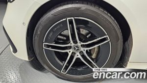 Mercedes-Benz E-Class E300 4MATIC AMG Line 2024 года из Южной Кореи