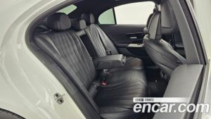 Mercedes-Benz E-Class E300 4MATIC AMG Line 2024 года из Южной Кореи