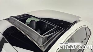 Mercedes-Benz E-Class E300 4MATIC AMG Line 2024 года из Южной Кореи