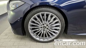 Mercedes-Benz C-Class C300 4MATIC AMG Line 2023 года из Южной Кореи