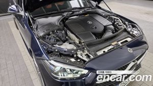 Mercedes-Benz C-Class C300 4MATIC AMG Line 2023 года из Южной Кореи