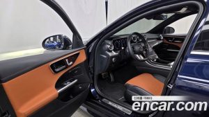 Mercedes-Benz C-Class C300 4MATIC AMG Line 2023 года из Южной Кореи