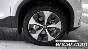 Volvo XC40 B4 Ultra Bright 2025 года из Южной Кореи