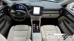 Volvo XC40 B4 Ultra Bright 2025 года из Южной Кореи