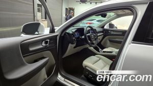 Volvo XC40 B4 Ultra Bright 2025 года из Южной Кореи