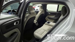 Volvo XC40 B4 Ultra Bright 2025 года из Южной Кореи