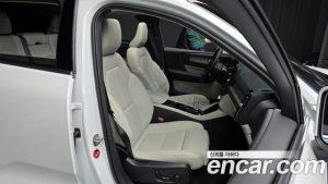 Volvo XC40 B4 Ultra Bright 2025 года из Южной Кореи