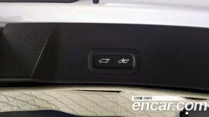 Volvo XC40 B4 Ultra Bright 2025 года из Южной Кореи