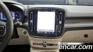Volvo XC40 B4 Ultra Bright 2025 года из Южной Кореи