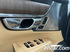 Volvo V90 B5 Ultra AWD 2025 года из Южной Кореи