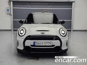 Mini Cooper CLASSIC 2024 года из Южной Кореи