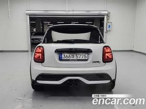 Mini Cooper CLASSIC 2024 года из Южной Кореи